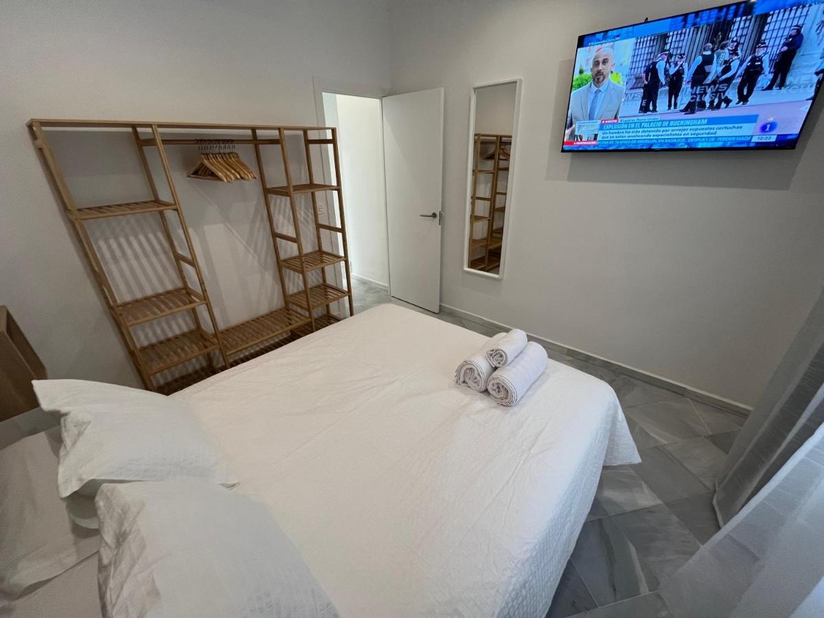 Monkeys Apartments Santa Clara Deluxe Seville Exterior photo